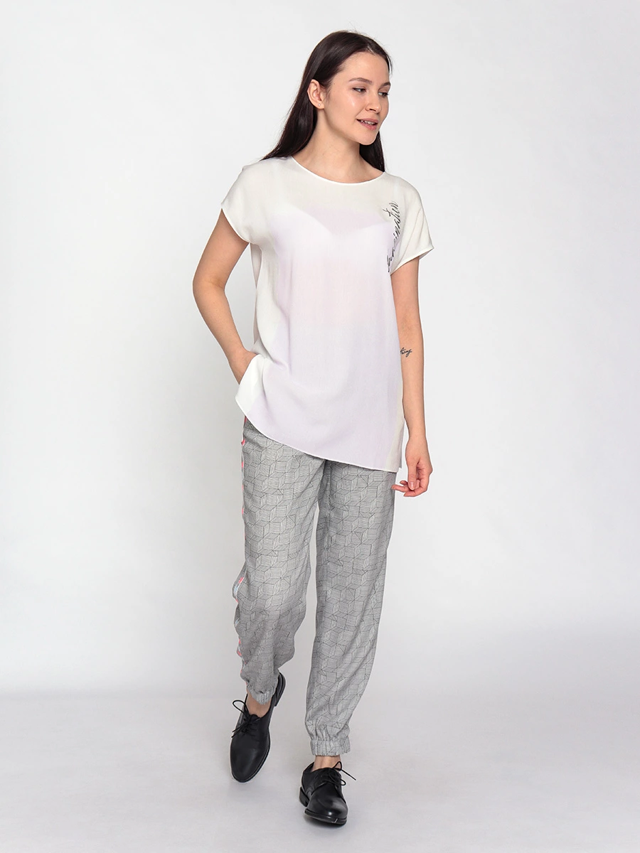 Серые брюки с лампасами